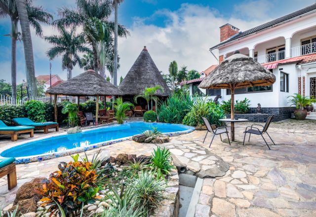 2 Friends Beach Hotel