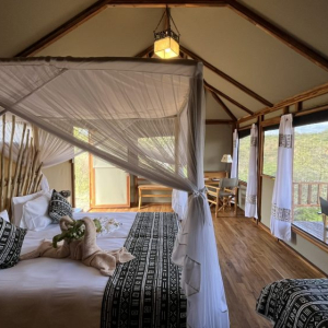 Wohnbereich mit Doppelbett