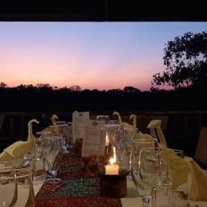 gedekckter Tisch im Speisesaal