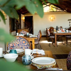 Kisima Ngeda gedekcte Tische Speisebereich