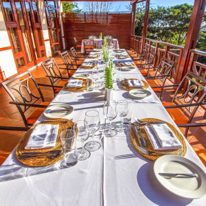 Restaurant Acacia Lodge gedeckter Tisch