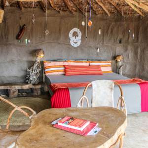 Doppelbett  und Sitzbereich