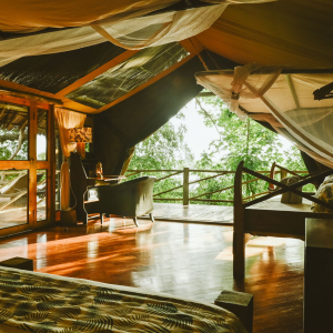 Wohnbereich mit Schreibtisch