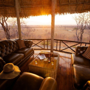 Lounge mit Ausblick auf die Landschaft