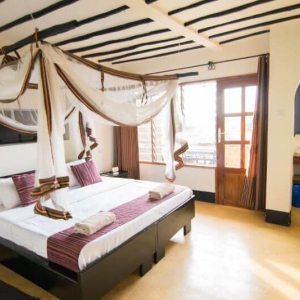 Lodge Doppelbett & Wohnbereich