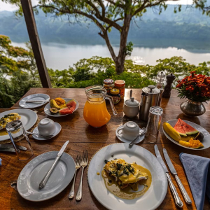 Essen mit Ausblick auf den See