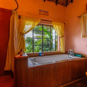 Badewanne und Dusche