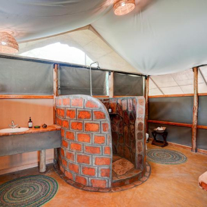 Dusche und Waschbecken