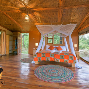 Safari Tent Doppelbett und Wohnbereich