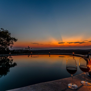 Mihingo Lodge Pool Sonnenuntergang