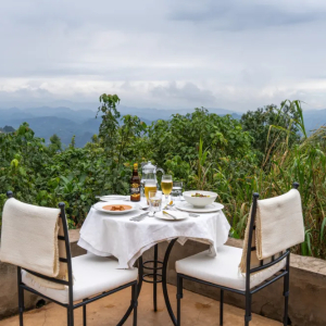 private Mahlzeit mit Ausblick auf die Landschaft