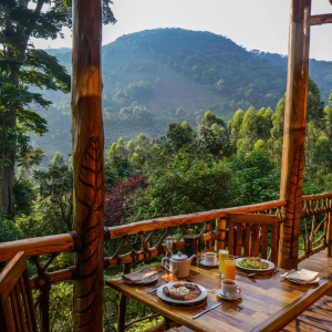 Frühstück auf der Terrasse Hauptgebäude
