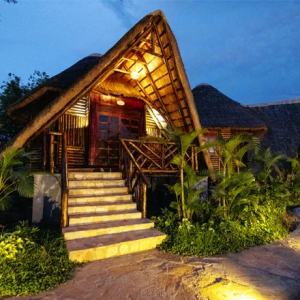 Luxus Chalet von Außen am Abend