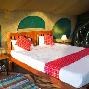Doppelbett im Zelt