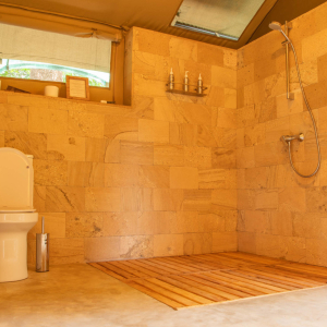 Badezimmer mit Dusche