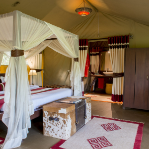 Flusszelt Doppelbett mit Badezimmer