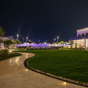 Gartenanlage am Abend