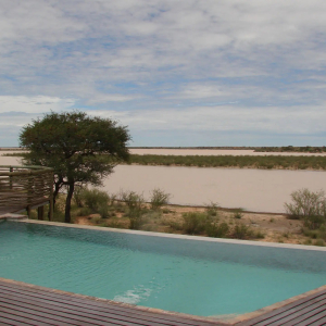 infinitypool_mit_aussicht